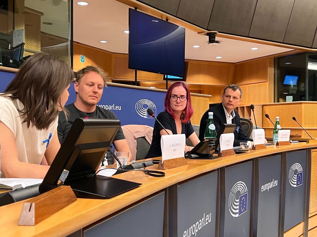 assets/img/articles/2022/Debata v EP.jpeg